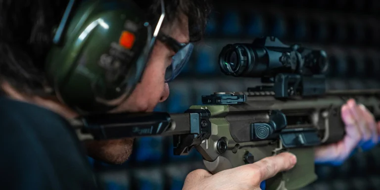 Střelecké balíčky pro 1 nebo 2 osoby: až 12 zbraní a 168 nábojů