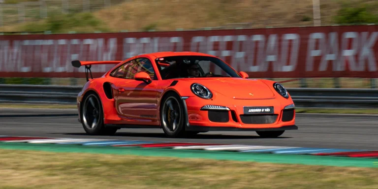 Jízda v Porsche GT3 RS na závodních okruzích i profi závodní simulátor