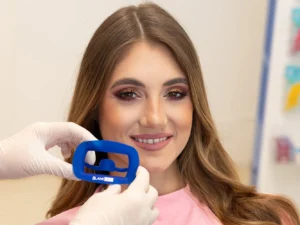 Zářivý úsměv a zdravé zuby: dentální hygiena včetně airflow i bělení zubů