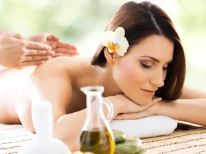 Aroma masáž: záda a šíje, končetiny nebo i celé tělo, 35–80 min.