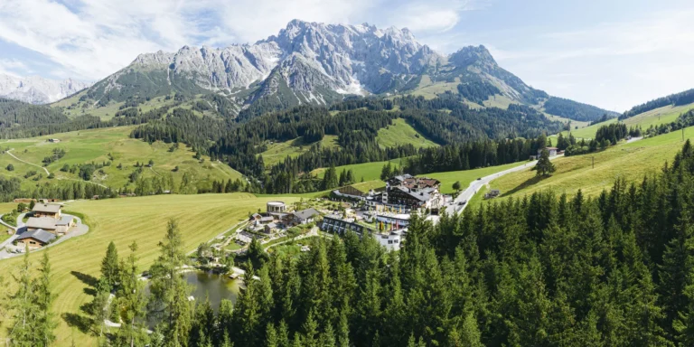 Krásný hotel v Rakousku: polopenze plus, parádní wellness, herny pro děti a karta výhod