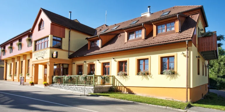 Kostelec nad Orlicí: pobyt se snídaní, možnost tříchodové večeře i lahve vína