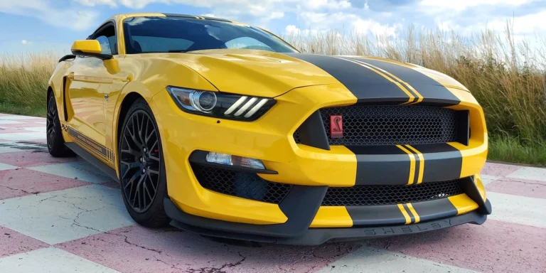 Ford Mustang GT Performance se 470 koňmi a manuální převodovkou: 15 min. až 24 hod.