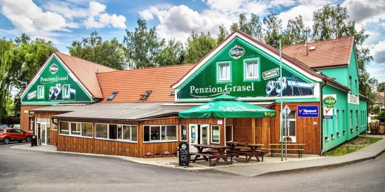 Jižní Morava plná výletů a relaxace: penzion s vyhlášenou kuchyní a privátním wellness včetně bazénu