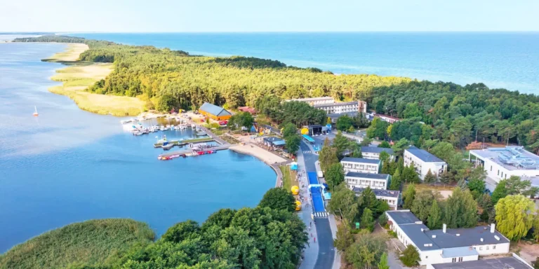 Dovolená u Baltu a jezera Bukowo: hotel 100 m od pláže, polopenze, wellness
