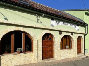 Vinařský pobyt pobyt ve Valticích se snídaní či polopenzí i degustací vín