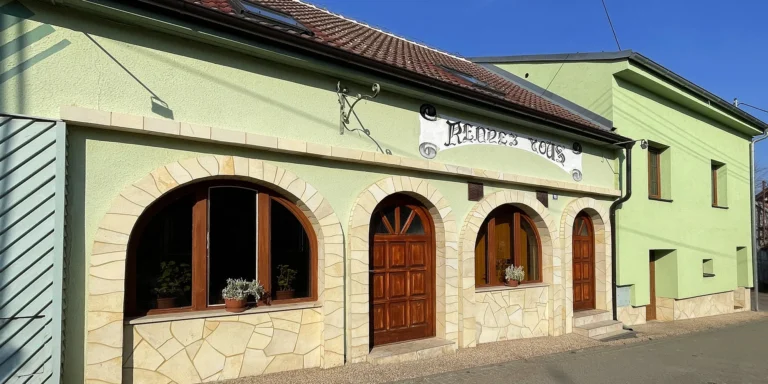 Vinařský pobyt pobyt ve Valticích se snídaní či polopenzí i degustací vín