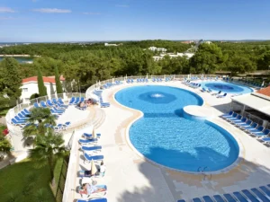 4* apartmány v istrijské Poreči: pro páry i rodiny, bazén, pláž, animační program