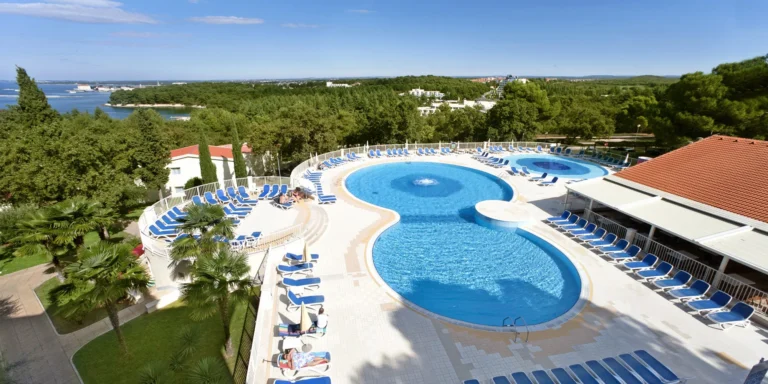4* apartmány v istrijské Poreči: pro páry i rodiny, bazén, pláž, animační program