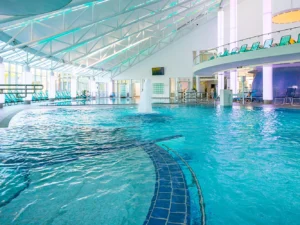 Relax pro 2 osoby: vstup do vodního a wellness světa, poukaz do restaurace i masáž