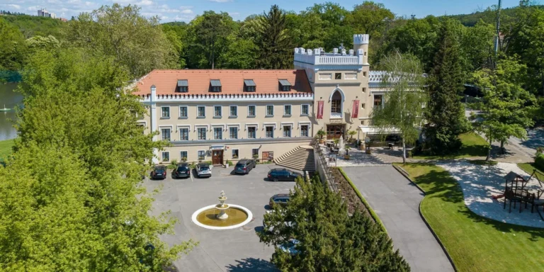 Romantický pobyt v hotelu Chateau St. Havel****: zámecké snídaně, degustační večeře, wellness i šampaňské