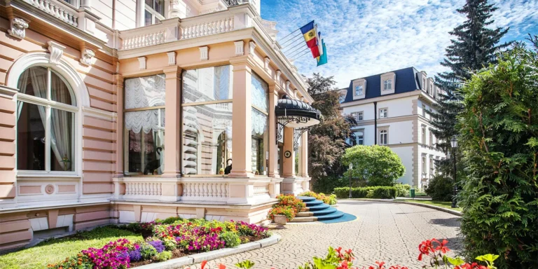 Pobyt ve 4* hotelu v Karlových Varech s neomezeným wellness a snídaní či polopenzí