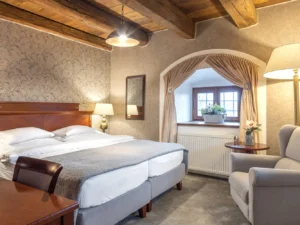 Zámecký hotel od Pytlouna: luxusní pokoje, snídaně i večeře a vstupenky na výstavy