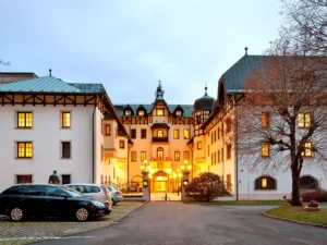 Pobyt v luxusním resortu v Mariánských Lázních: jídlo, wellness a až 16 procedur