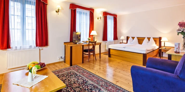 Karlovy Vary: odpočinek blízko Vřídelní kolonády – 3* hotel se snídaní