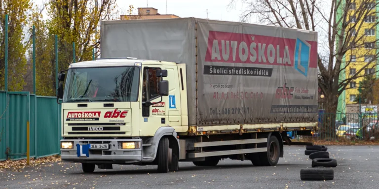 Zážitková jízda autobusem i nákladním autem pro dospělé