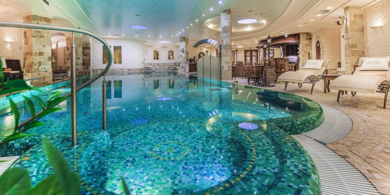Luxusní pobyt v Karlových Varech: 5* Superior hotel Plaza s polopenzí a unikátním wellnesslandem