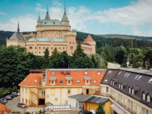 Pohádkový pobyt u zámku Bojnice se snídaněmi či polopenzí a wellness