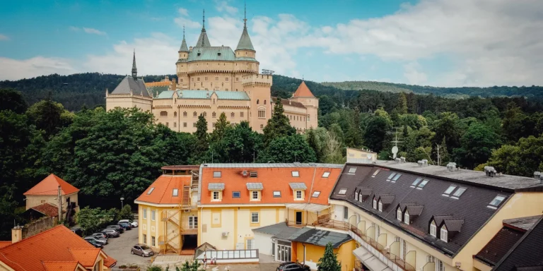 Pohádkový pobyt u zámku Bojnice se snídaněmi či polopenzí a wellness
