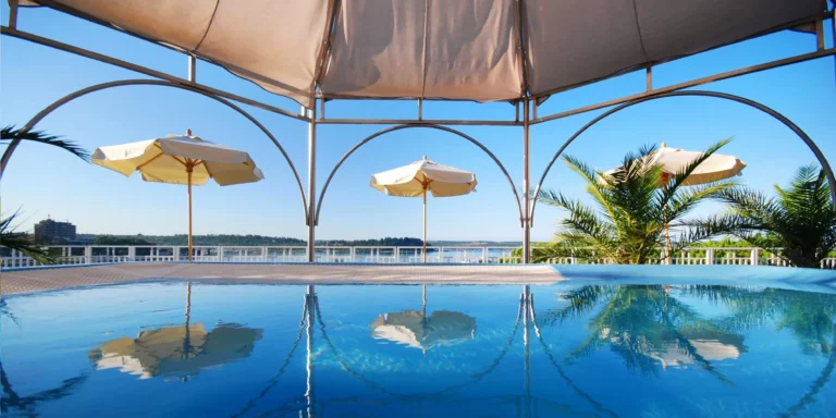 Dovolená ve slovinské Portoroži: 4* hotel u moře, s bazény a polopenzí či plnou penzí