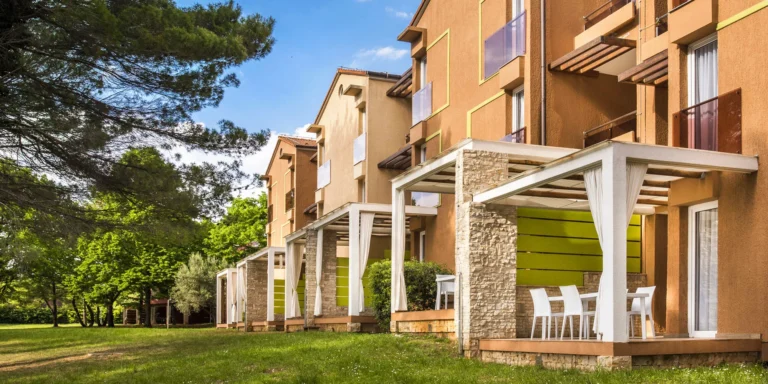Dovolená na chorvatské Istrii: 3* apartmány u pláže, bazény, hřiště i animační programy