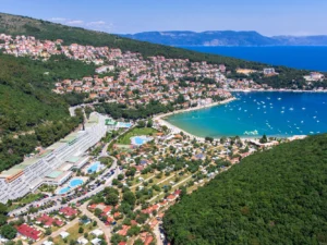 Chorvatský Rabac: mobilní domek pro 4 osoby, blízko pláže, bazény, sportovní a zábavní program