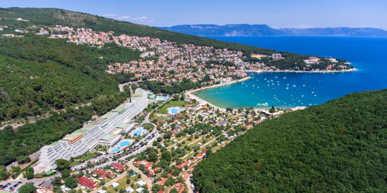 Chorvatský Rabac: mobilní domek pro 4 osoby, blízko pláže, bazény, sportovní a zábavní program