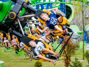 Celodenní výlet do zábavního parku Energylandia: extrémní horské dráhy, kolotoče, show i 7D kino