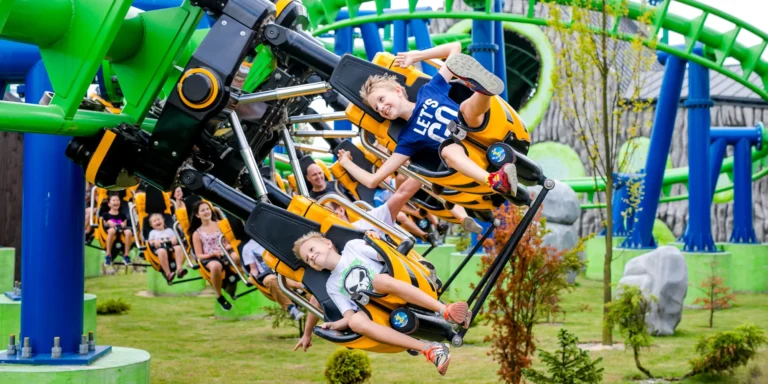 Celodenní výlet do zábavního parku Energylandia: extrémní horské dráhy, kolotoče, show i 7D kino