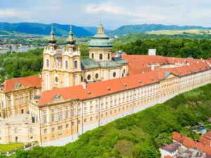 Autobusový zájezd do údolí Wachau a plavba po Dunaji do Melku