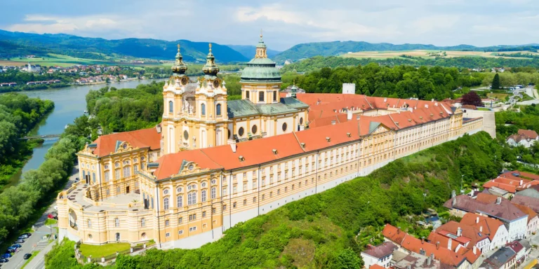 Autobusový zájezd do údolí Wachau a plavba po Dunaji do Melku