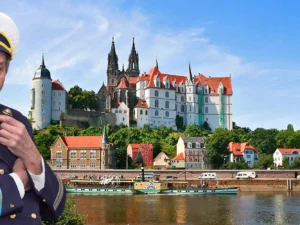 Dárkový lodní lístek na plavbu lodí s obědem, živou hudbou, ochutnávkou sektů a průvodcem: Popelčin zámek Moritzburg, historická Míšeň a autobusem zpět