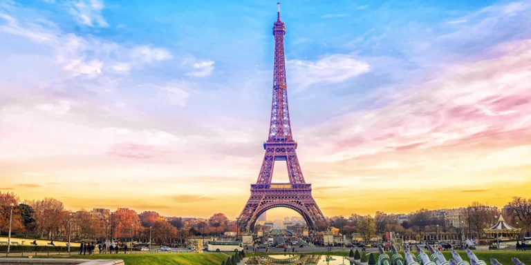 Tajemství Paříže: letenky a 3 noci v hotelu, Montmartre, Louvre, Eiffelovka i La Défense