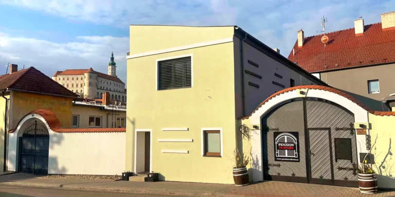Pohodový pobyt v Mikulově i s lahví vína či piknikem na Svatém kopečku