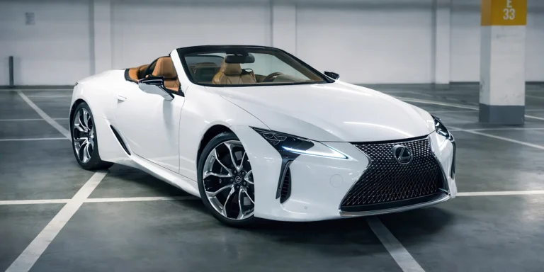 2hod. i celodenní zapůjčení sportovního vozu lexus Cabrio s výkonem 464 koní