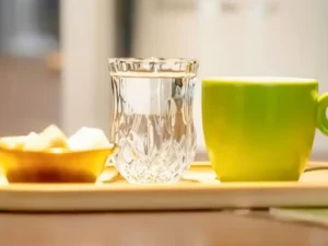 Nápoj a dort podle výběru nebo kolážování v kreativní kavárně pro 1 nebo 2 osoby