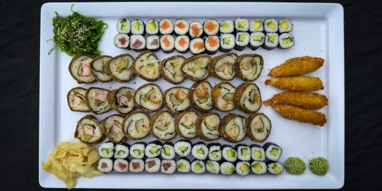 Obří sushi sety pro rodinu i partu přátel: 76, 79, 105 i 107 rolovaných kousků
