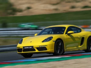 Porsche 718 Cayman S na závodním okruhu 1–3 kola i profi závodní simulátor