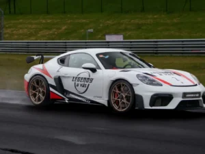 Okruhová jízda v Porsche GT4 RS – 500 koní adrenalinu