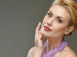Facelift obličeje, krku a dekoltu bez skalpelu pomocí fotorejuvenace