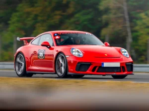 Jízda na závodním okruhu v Třinci, Brně či Mostě v legendárním voze Porsche: 1–5 kol