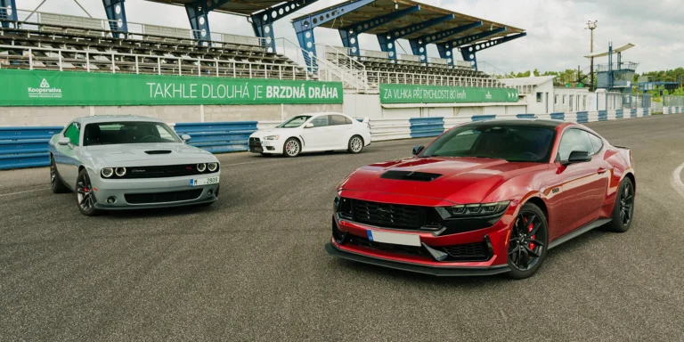 Řízení či spolujízda na závodních okruzích v autě podle výběru: Mustang, Dodge, EVO
