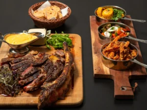 Hovězí Tomahawk steak o váze 1 500 g a mnoho druhů příloh pro 4 osoby