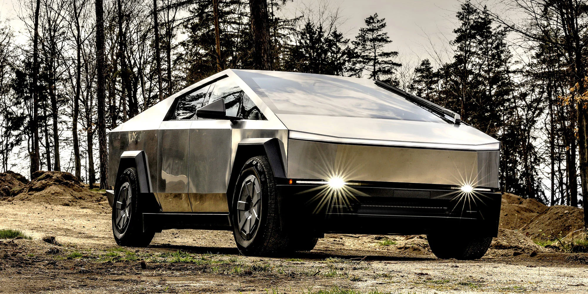 Unikátní Tesla Cybertruck: spolujízda nebo řízení vč. focení