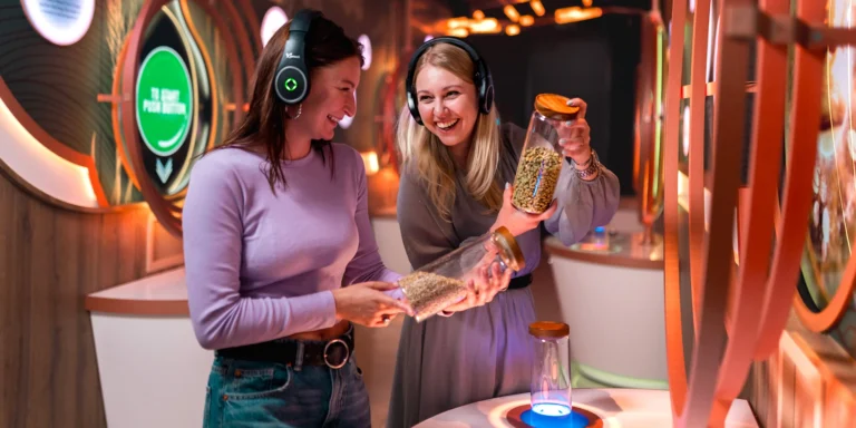 Zažijte příběh piva všemi smysly: interaktivní expozice Pilsner Urquell Experience v Praze