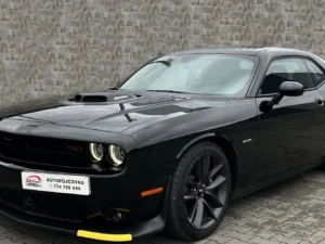 Dodge Challenger 5.7 V8 HEMI SHAKER na 12 nebo 24 hod.