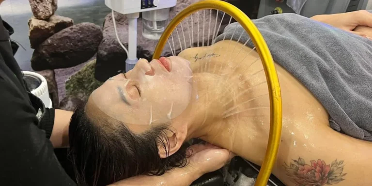 Head spa: relaxační bylinná procedura s masáží obličeje, šíje a ramen