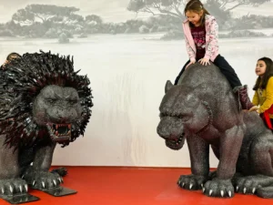 Steel Art Museum na Starém Městě: úžasný svět sci-fi, pohádek, komiksů i luxusních aut