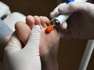 Péče o nohy pro ženy i muže: mokrá nebo spa pedikúra i možnost gel laku