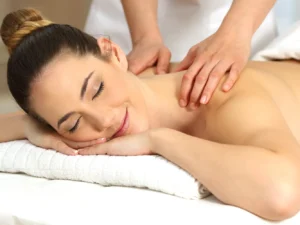 Chvilka relaxace: až 60min. masáž dle výběru, relaxační či baňky